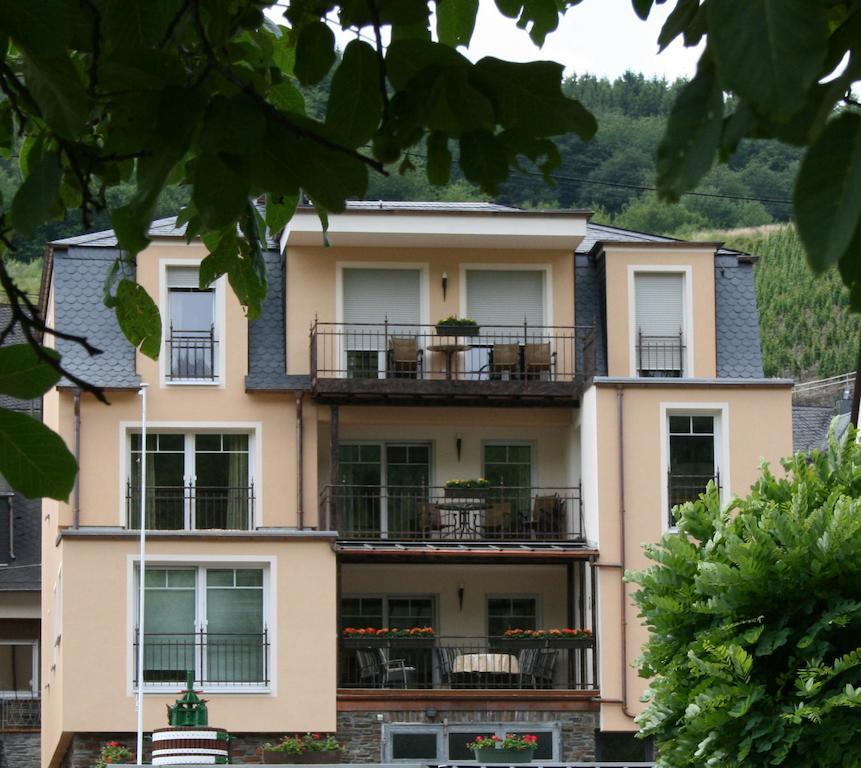 Отель Weingut Goeres Бридель Экстерьер фото
